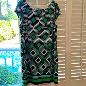 Beautiful lined summer dress.